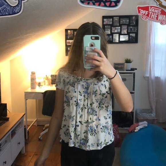once worn really cute floral blouse - Picture 2 of 3